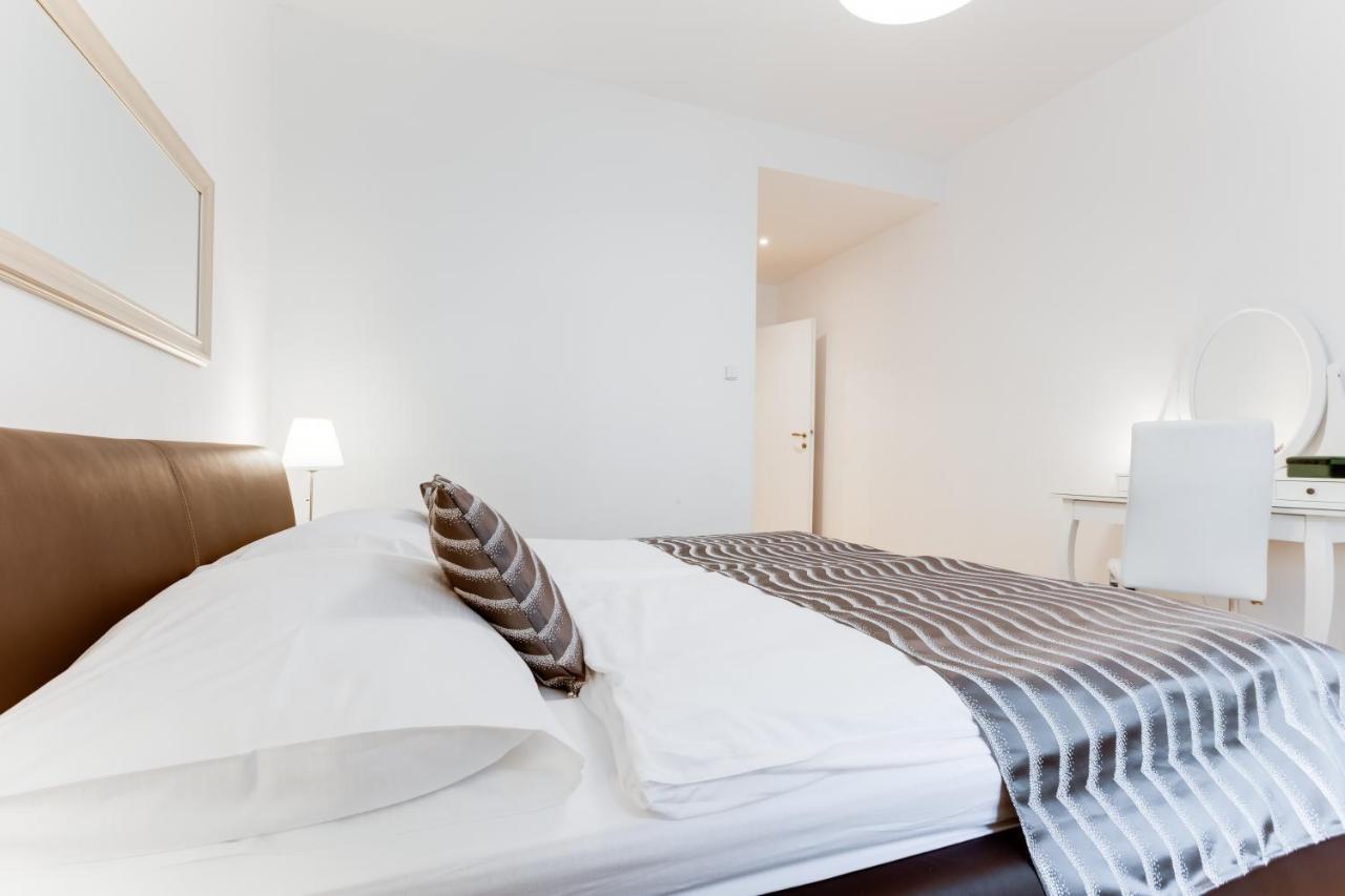 Exclusive Riverside Apartment In The Heart Of Prag Dış mekan fotoğraf