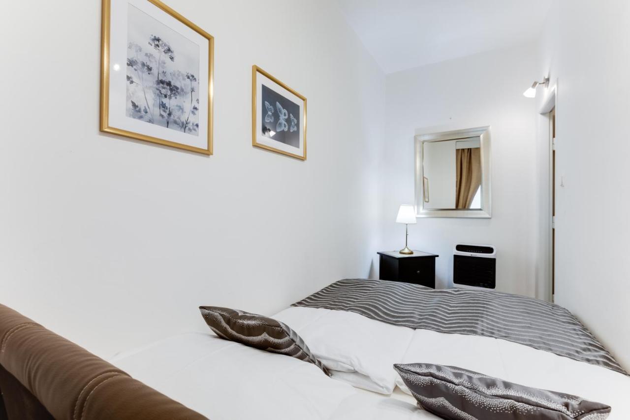 Exclusive Riverside Apartment In The Heart Of Prag Dış mekan fotoğraf